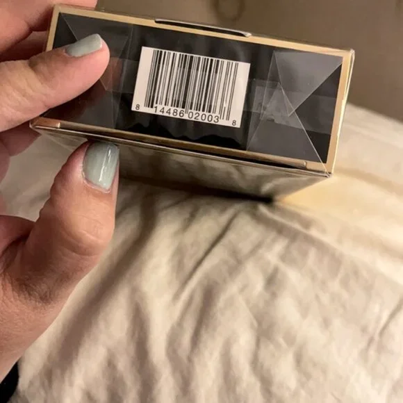 Elizabeth and James “Nirvana” BLACK Eau De Parfum spray NIB DISCONTINUED - Picture 3 of 4